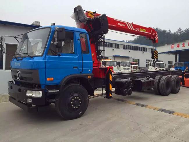 東風153后八輪隨車吊