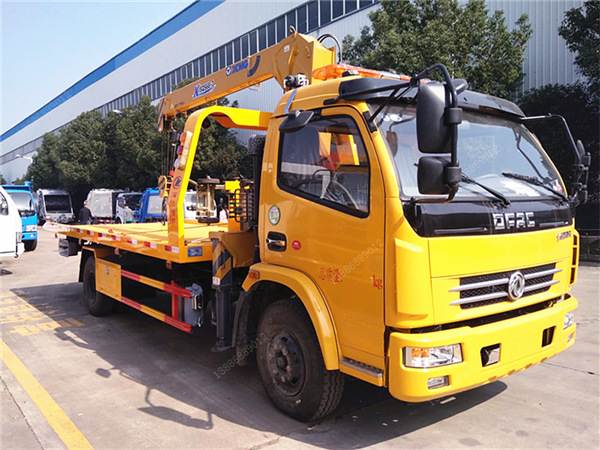 東風多利卡帶吊一拖二清障車