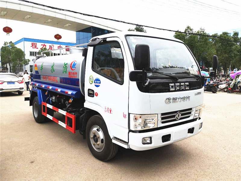 湖北程力灑水車5噸發四川交車！