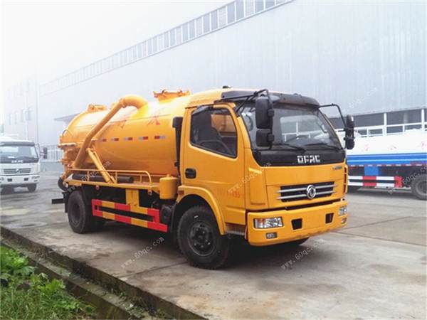 東風(fēng)多利卡D7吸污車