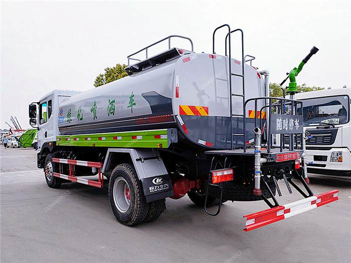 東風多利卡D9灑水車
