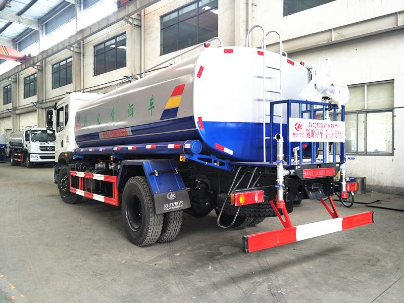 東風(fēng)T5新款灑水車