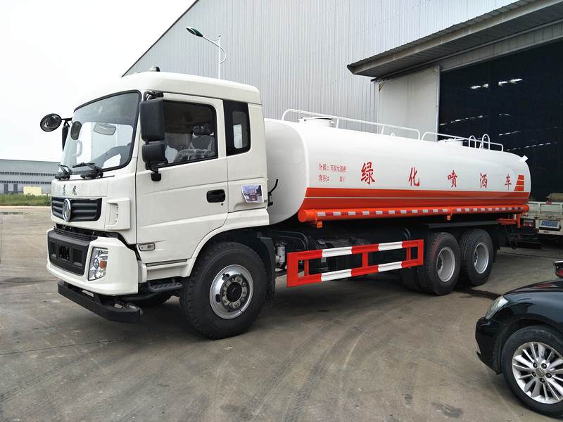 東風(fēng)新款雙橋灑水車