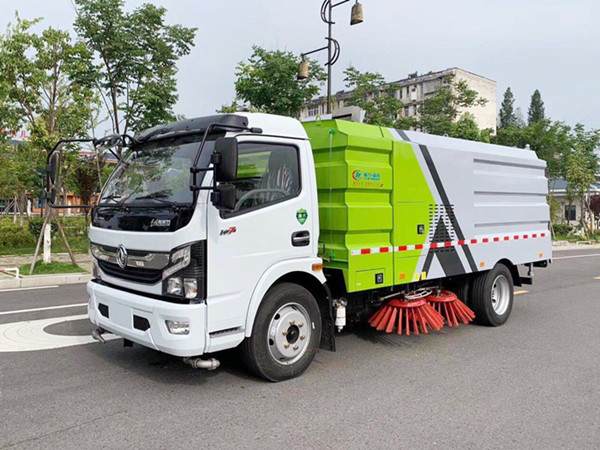 東風凱普特8方國六掃路車