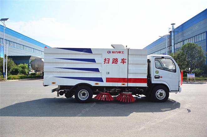 東風(fēng)多利卡6方掃路車