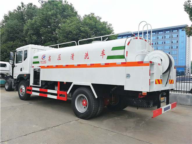 東風(fēng)多利卡10噸高壓清洗車