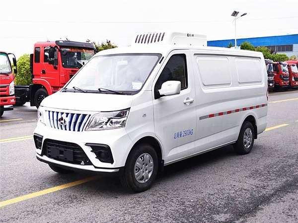 長(zhǎng)安睿行EM80純電冷藏車(chē)